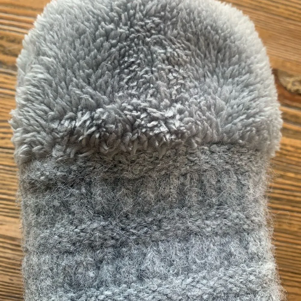 C.C Gray Knit Gloves